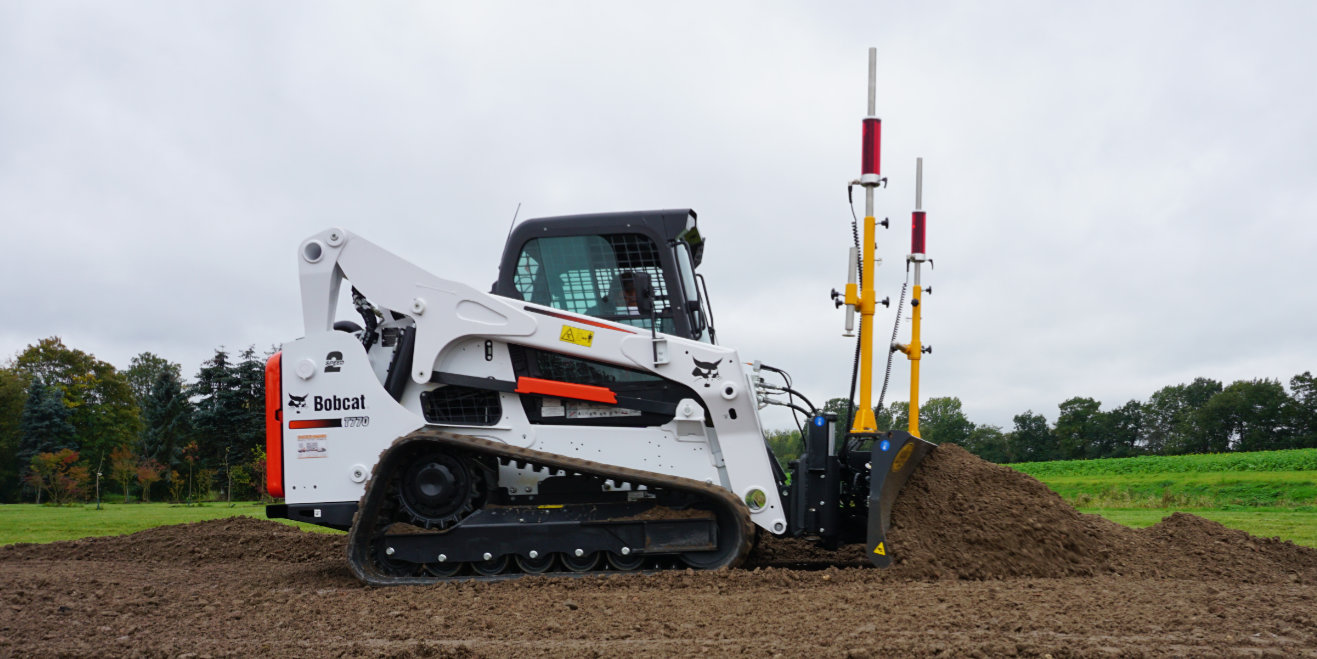 Bobcat T770 with 6 way blade of Uemme